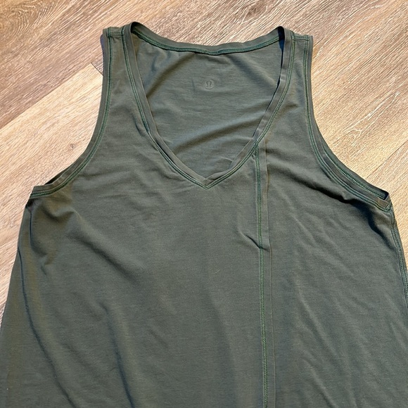 Lululemon tie front tank size 10 hunter green euc - Picture 2 of 5